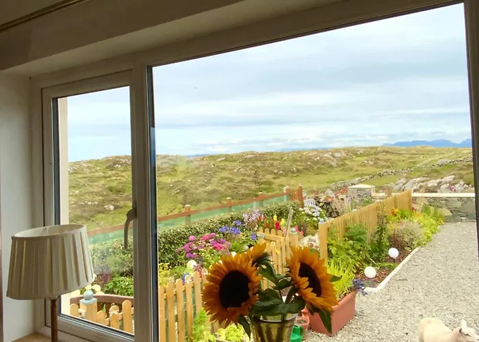 Проживание в семье Furthest Point West *