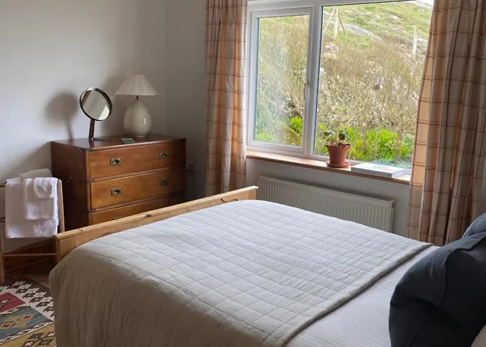 Проживание в семье Furthest Point West *